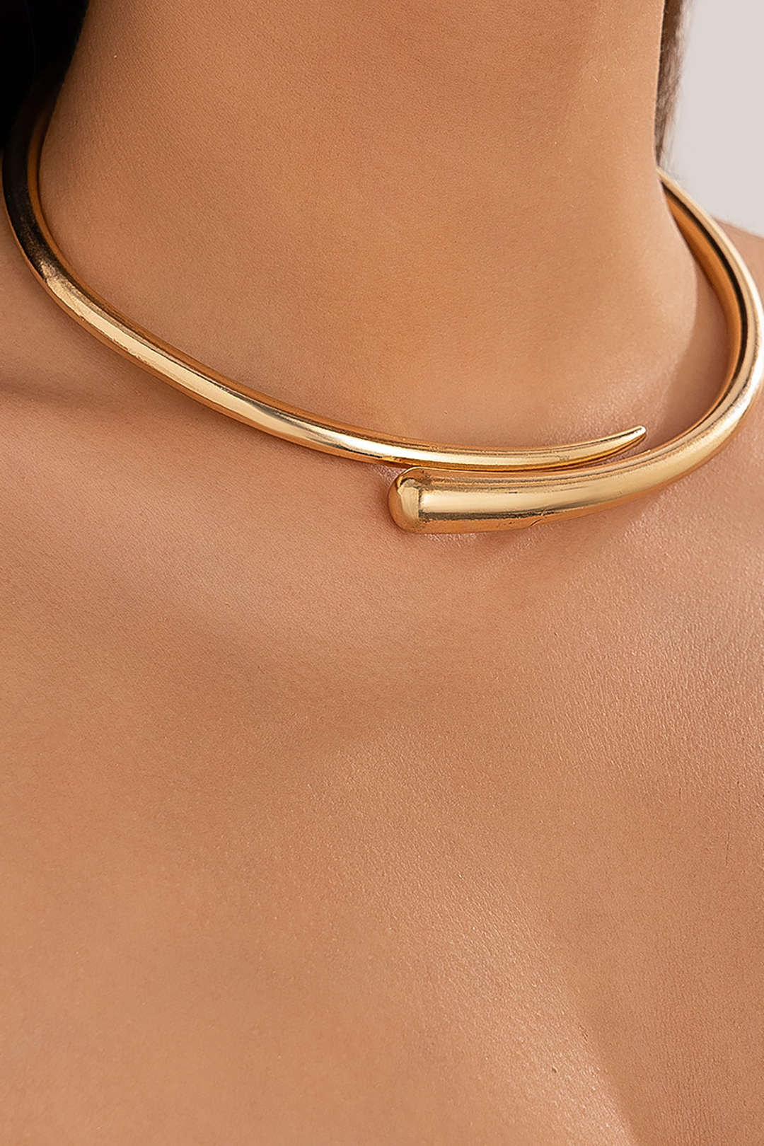 Luxe Curve Choker