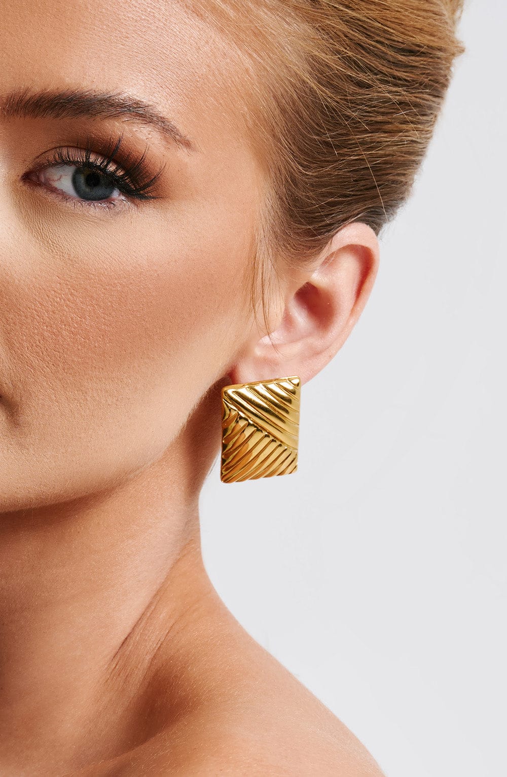 Bold Ribbed Square Stud Earrings