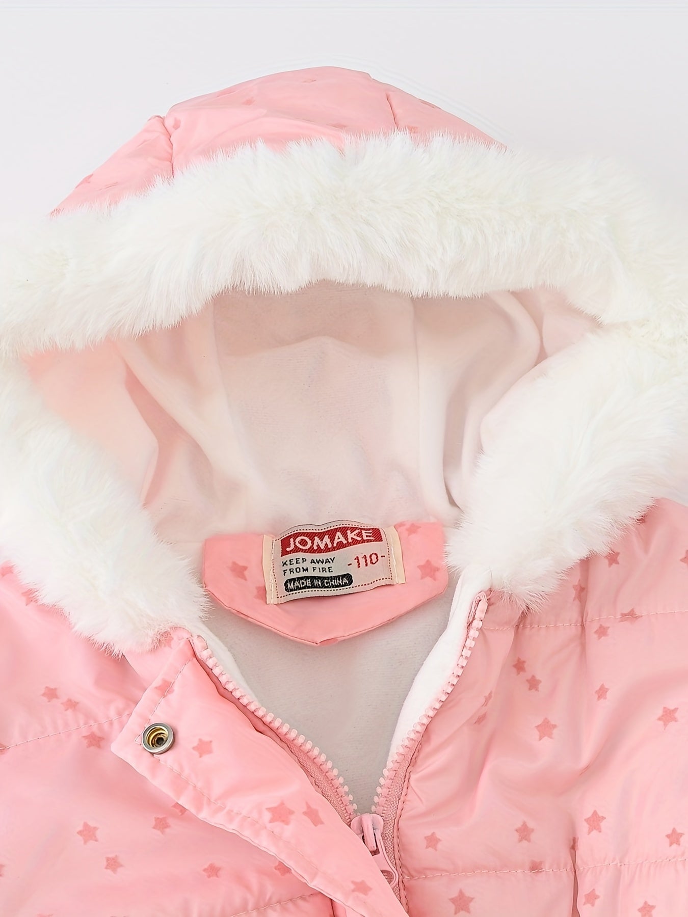 The new children's coat for autumn and winter features fashionable prints for girls. It is a long, waist-cinching, heart-shaped flocked fabric coat for children, full of childlike fun and still fashionable! The touch is delicate and Light Beige-friendly,