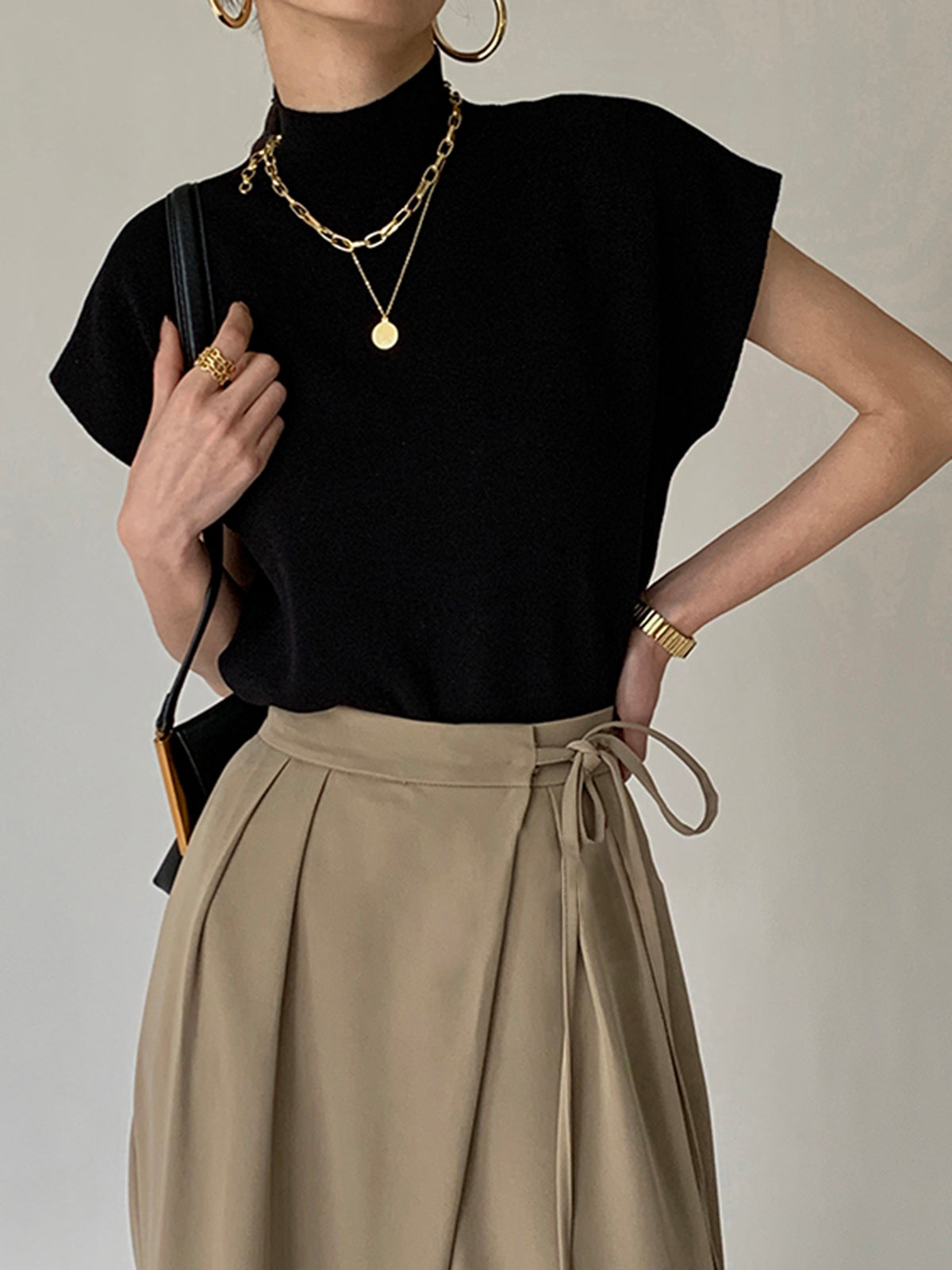 Chic Sleeveless Knit Turtleneck Top