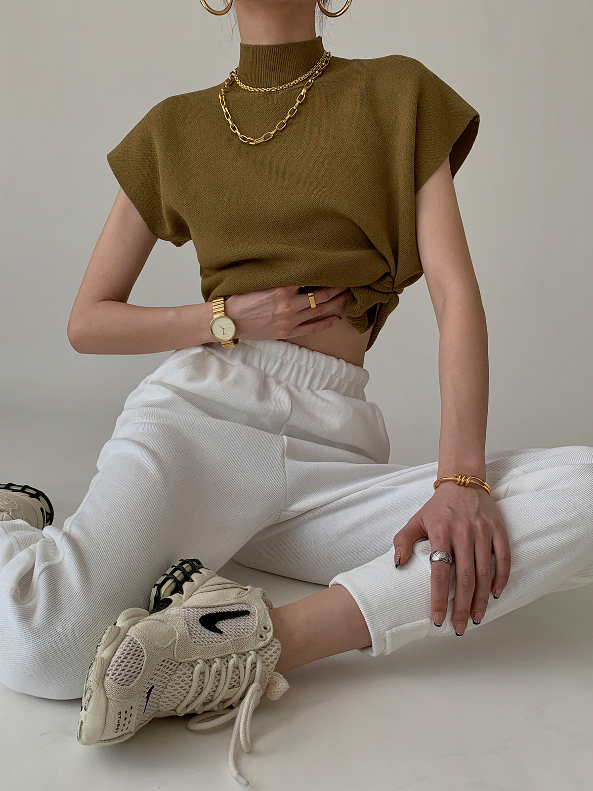 Chic Sleeveless Knit Turtleneck Top