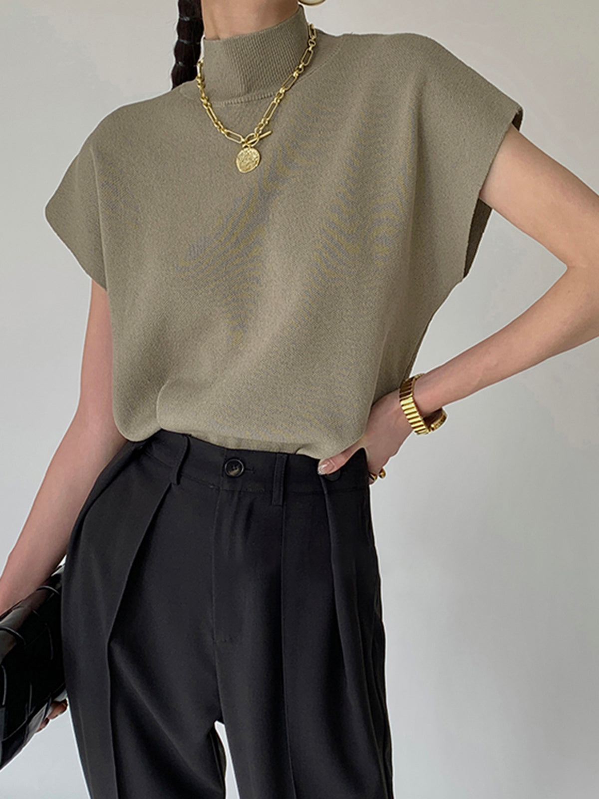 Chic Sleeveless Knit Turtleneck Top
