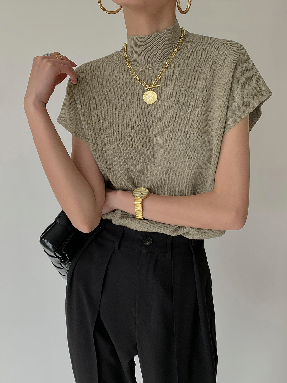Chic Sleeveless Knit Turtleneck Top