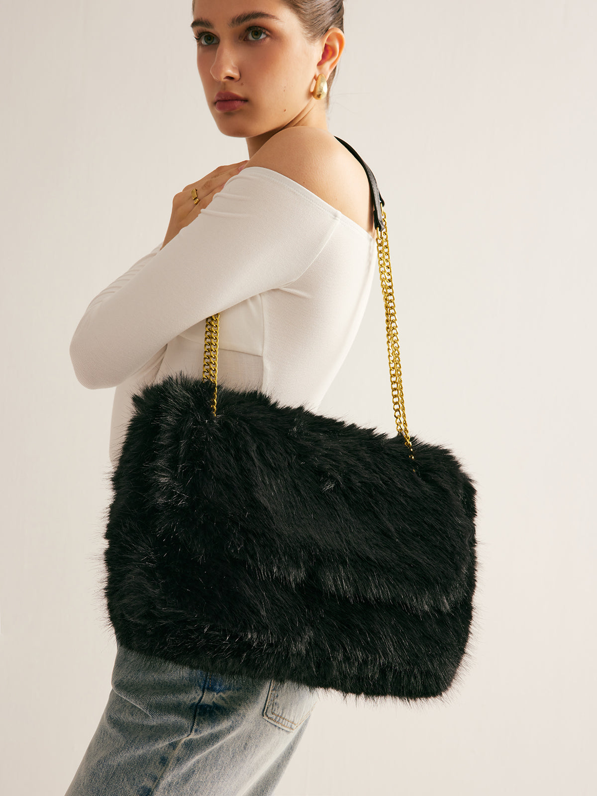 Faux Fur Chain Shoulder Bag – Black Elegance